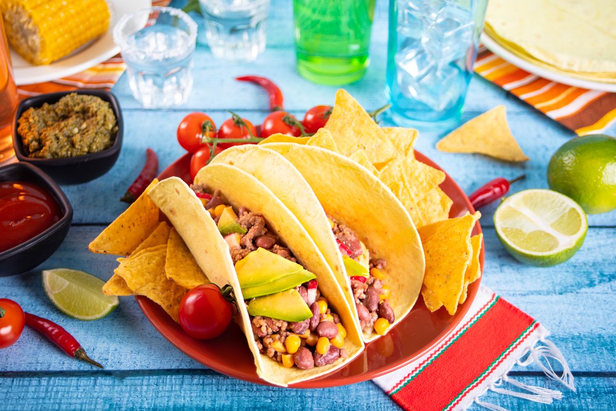 Tacos with assorted toppings and chips